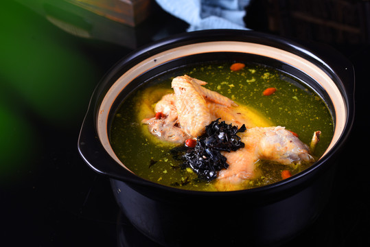 武功山石耳炖鸡